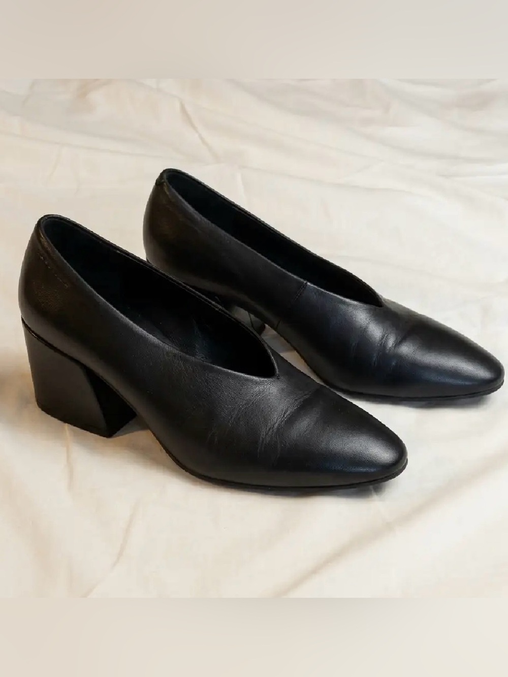 Vagabond Black Leather V-Cut Slip-On Flats